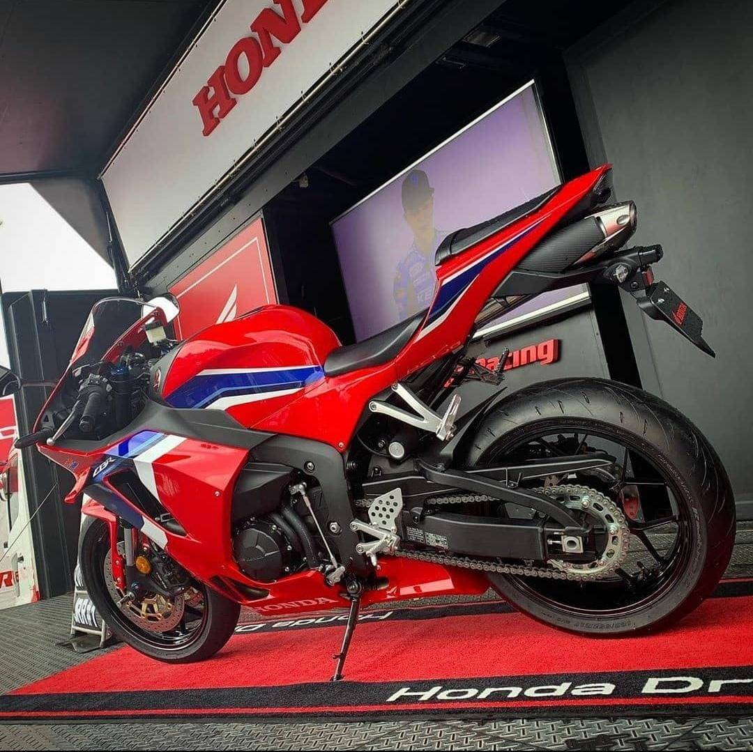 Heres The Honda Cbr Rr Explained In One Big Image Gallery