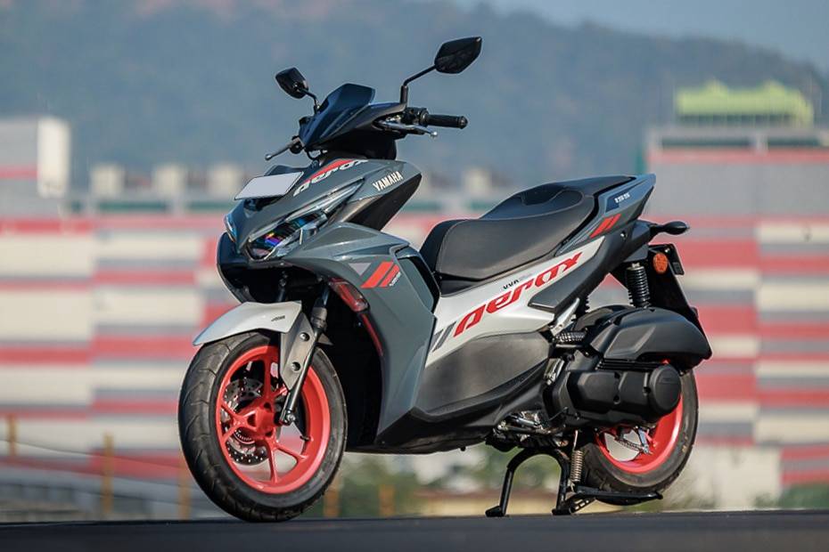 Yamaha Aerox 155 Vs Aprilia SR160 Race Road Test Review Photo