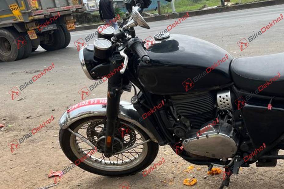 EXCLUSIVE BSA Gold Star 650cc Retro Bike Spied Testing Again In India