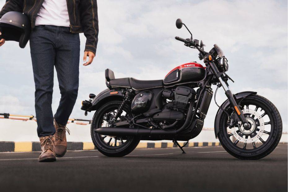 BREAKING Updated Yezdi Roadster Jawa 42 Dual Tone Launched BikeDekho