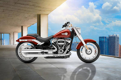 Harley Davidson Fat Boy 114 दाईं ओर का दृश्य