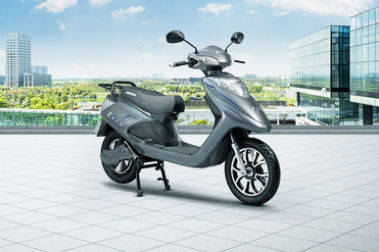 hero flash e5 on road price
