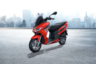 Aprilia Sxr 125 Vs Vespa Urban Club Compare Price Specs Comparison Gaadi