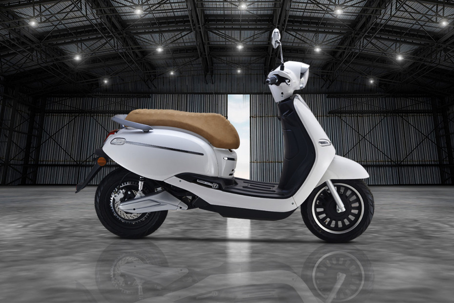 Avera Retrosa Specifications, Features, Mileage, Weight, Tyre Size