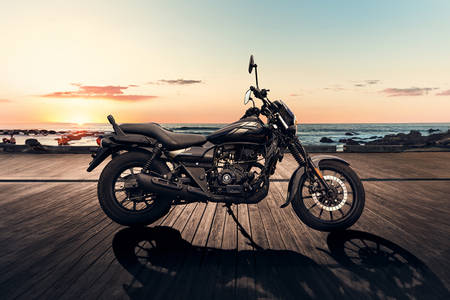 Bajaj avenger best sale lowest price