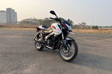 bajaj pulsar n 200