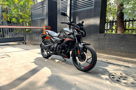 Bajaj pulsar deals ns 150 mileage