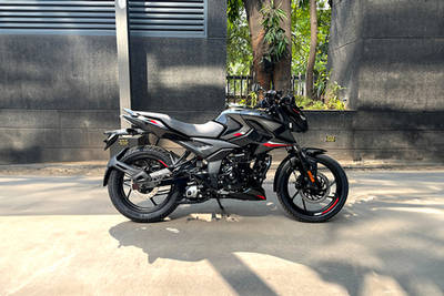 Bajaj Pulsar N150 Right Side View