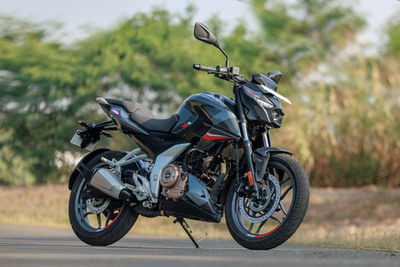 बजाज Pulsar N250 Front Right View