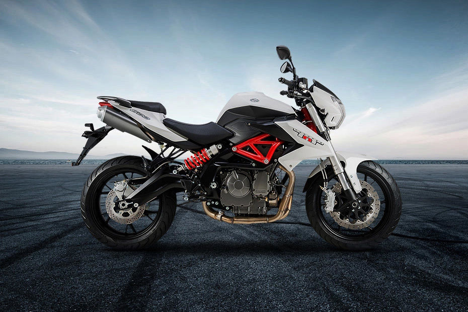 Review - Benelli TNT 600i the new Italian is slick and fast