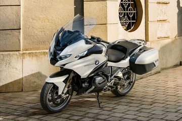 BMW R 1250 RT Front Left View