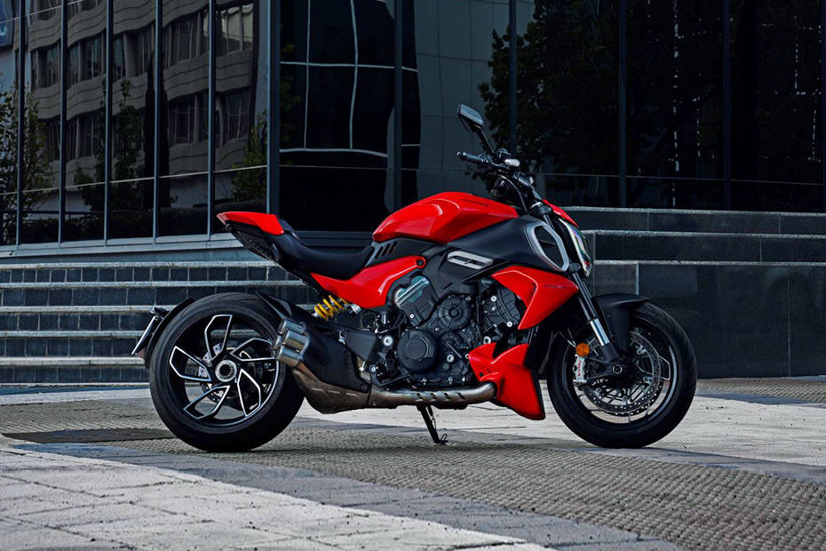 Ducati Diavel V4 STD Price, Images, Mileage, Specs & Features