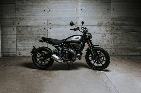 So sánh Ducati Scrambler Sixty2 và Scrambler 800