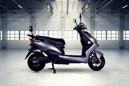 Charge wali scooty discount price