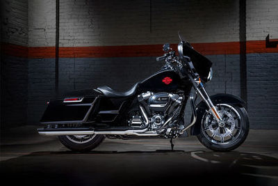 Harley Davidson Electra Glide Standard Right Side View
