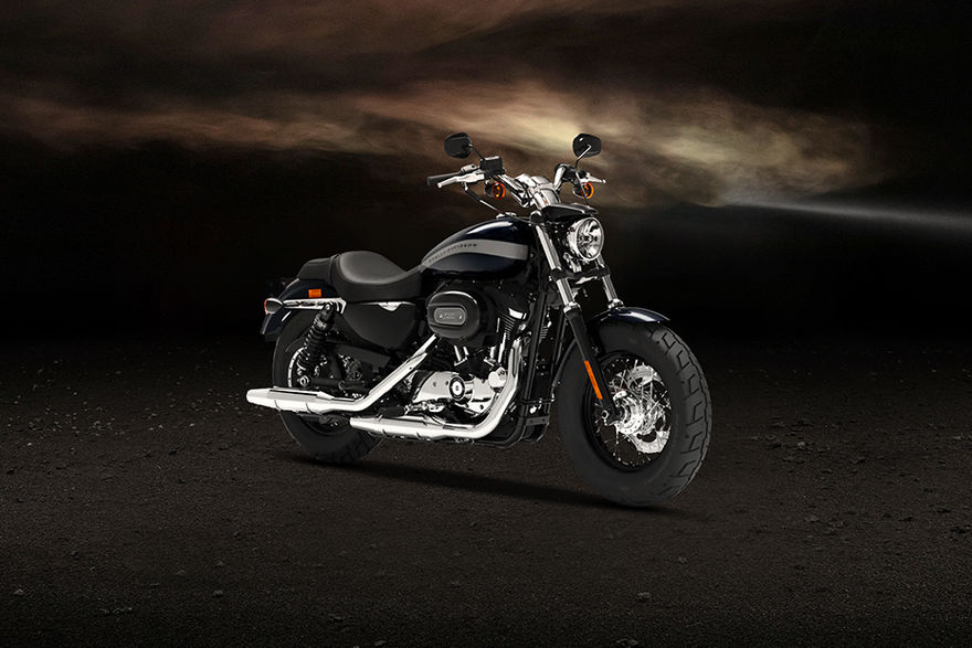 Harley Davidson 1200 Custom Front Right View