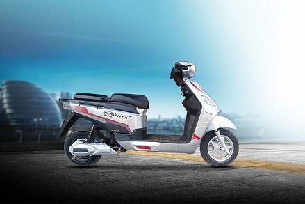 hero electric nyx hs500 er on road price