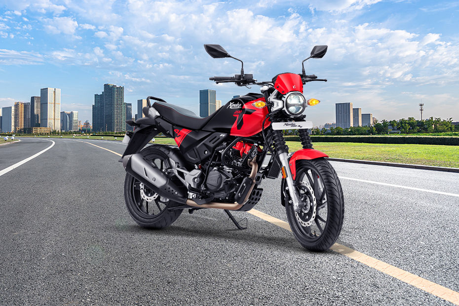 hero-launched-a-powerful-bike-this-bike-equipped-with-digital-lcd-cluster-features-will-give-a-collision-to-royal-enfield