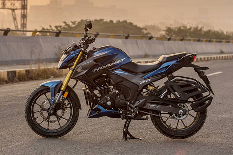 Honda Hornet 2 0 Vs Hero Xtreme 160r Performance And Mileage Compared Bikedekho