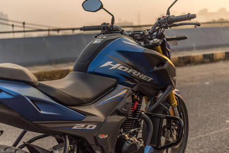 Honda Hornet 2 0 Vs Hero Xtreme 160r Performance And Mileage Compared Bikedekho