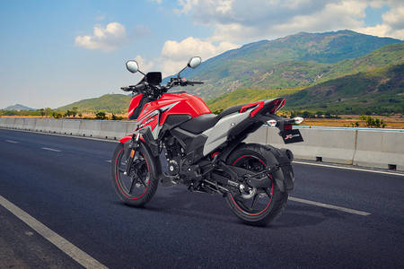 Honda x blade discount bs6 on road price