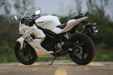 Hyosung Gt650r Price Specs Mileage Reviews Images