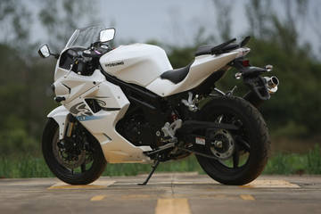 Hyosung GT650R Price, Specs, Mileage, Reviews, Images