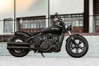 Indian Scout Bobber Sixty पीछे का बायाँ दृश्य