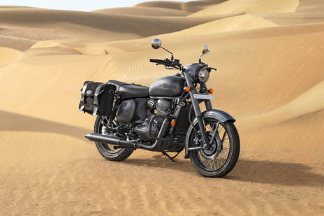 Jawa classic 300 discount on road price