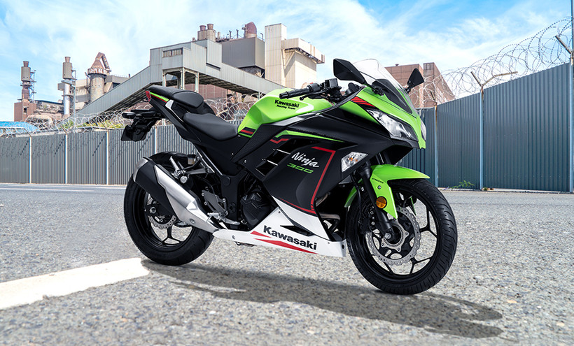 Kawasaki Ninja 300 Front Right View