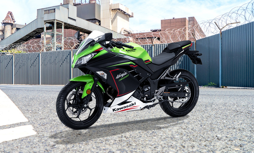Kawasaki Ninja 300 Front Left View