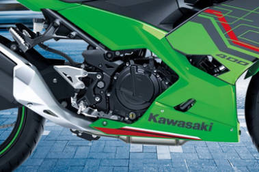 https://bd.gaadicdn.com/processedimages/kawasaki/ninja-400/371X252/ninja-40062b2c5e463e22.jpg