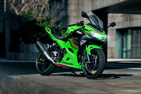Kawasaki Ninja 400 Price - Mileage, Colours, Images | BikeDekho