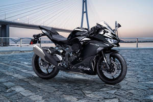 https://bd.gaadicdn.com/processedimages/kawasaki/ninja-zx4r/source/ninja-zx4r650004a8dec54.jpg?tr=w-300