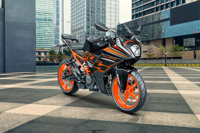 KTM RC 125 Front Right View