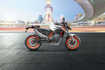 KTM 890 Duke Right Side View