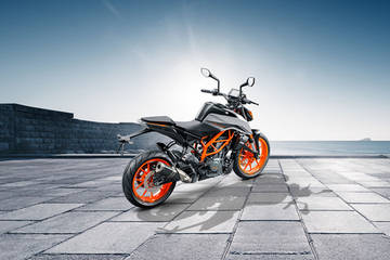 KTM 390 Duke Images, 390 Duke Photos & 360 View