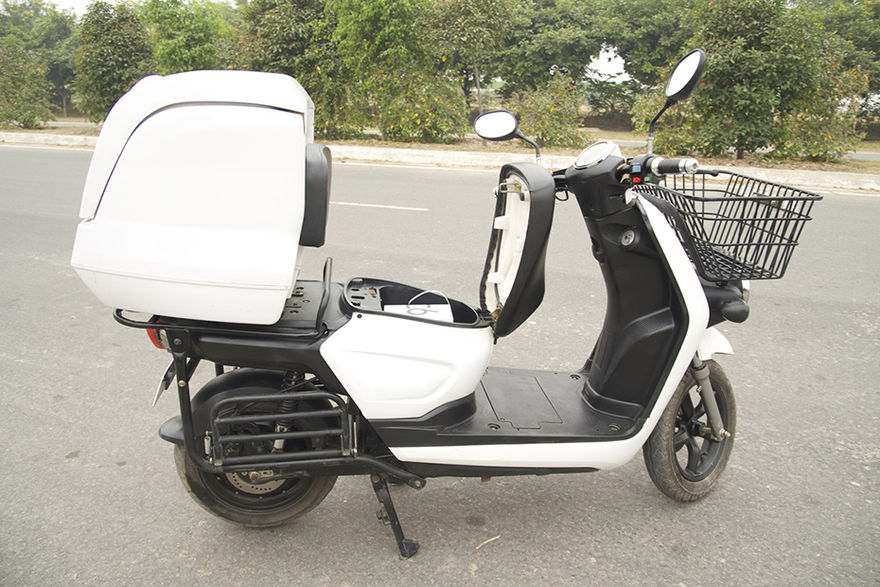 Li-ions Spock Electric Scooter Right Side View