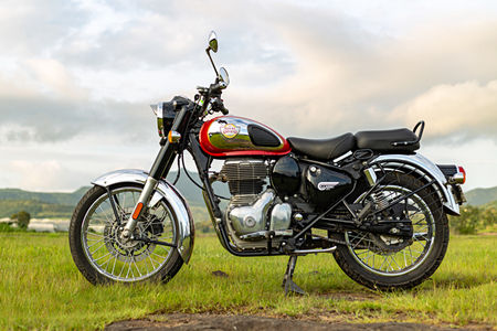 Royal Enfield Bullet 350 Black Gold Price, Images, Mileage, Specs & Features