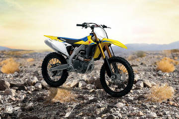 Suzuki RM Z450 Front Right View