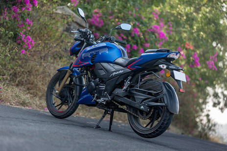 Tvs Apache Rtr 0 4v Images Check Out Exclusive Pictures Gaadi