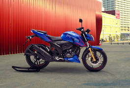 Used TVS Apache RTR 200 4V Bikes in Delhi