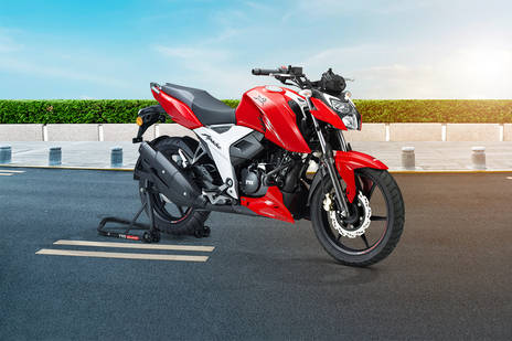 Tvs Apache Rtr 160 4v Front And Rear Disc With Smartxonnect Price Images Mileage Specs Features