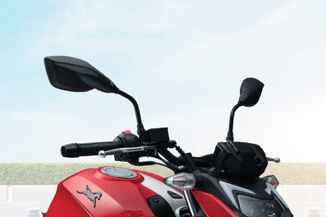 21 Tvs Apache Rtr 160 4v Launched More Power And Torque At Same Price Bikedekho