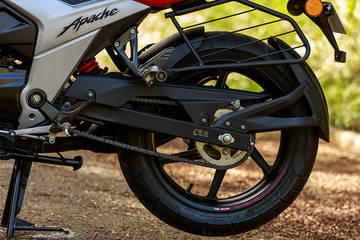 最新 Apache Rtr 160 4v Race Edition 2 0 Ex Showroom Price