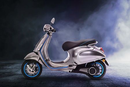 Scooter enfant Vespa GTS électrique 12V L 1020 mm l 500 mm H 750