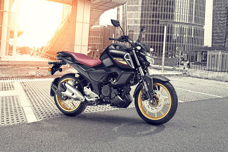 Yamaha Fzs Fi V3 Dlx Price Images Mileage Specs Features