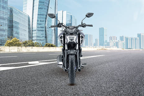 Yamaha FZS-FI V3 V4 Deluxe Price, Images, Mileage, Specs & Features Yamaha FZS-FI V3 V4 Deluxe Price, Images, Mileage, Specs & Features