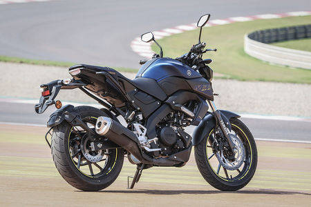 Yamaha fz mt 15 deals on road price