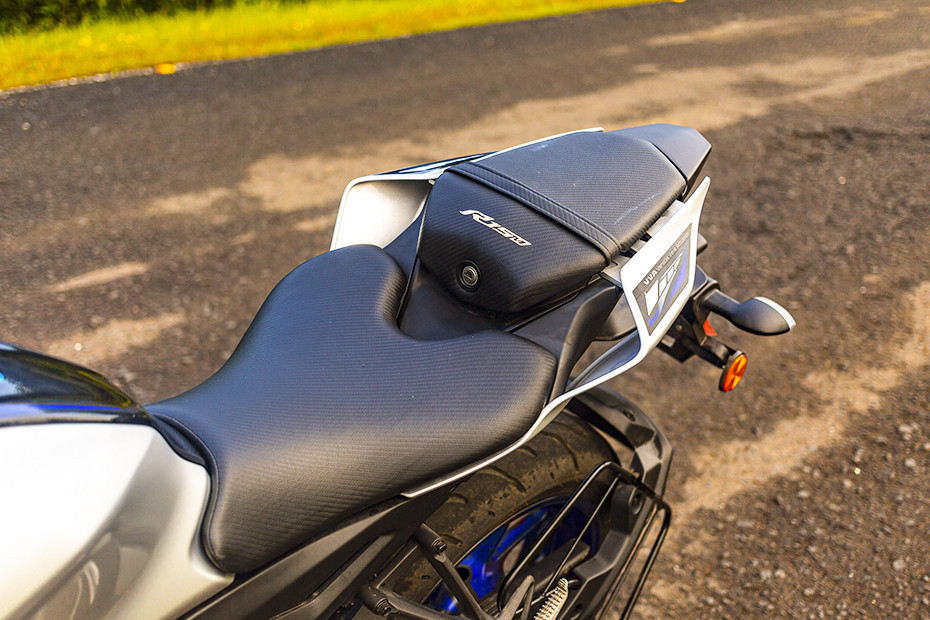 r15 v3 rider seat height